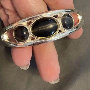 Silver and black stone fashion jewelry bracelet